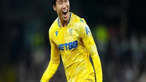 荣耀赛场新篇章：贺希宁翘首，艾伦康复待归，热议不断进行时